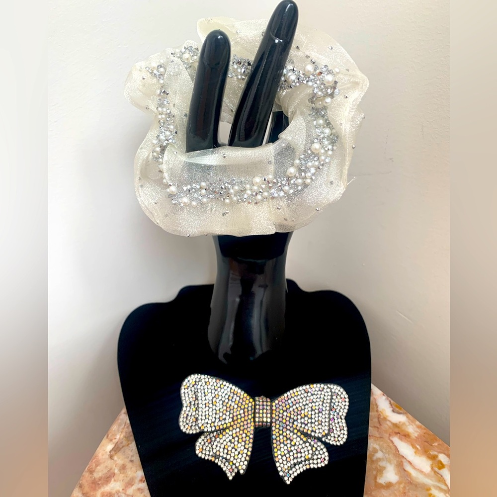 SET OF TWO BRAND NEW RHINESTONE BOW HAIR CLIP 

AND EXQUISITE HAIR TIE FOR WOMEN